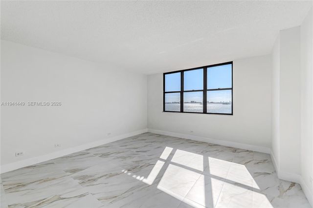 1800 NE 114th street 1004, Miami, FL 33181