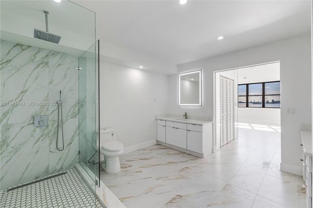 1800 NE 114th street 1004, Miami, FL 33181