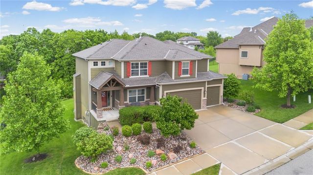 5898 S NATIONAL Drive, Parkville, MO 64152