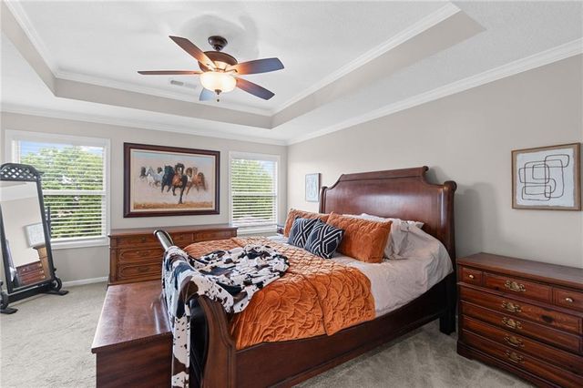 5898 S NATIONAL Drive, Parkville, MO 64152