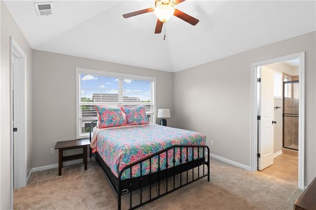 5898 S NATIONAL Drive, Parkville, MO 64152