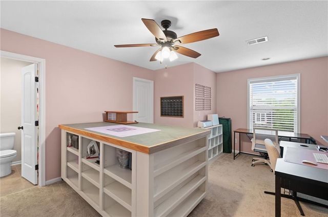 5898 S NATIONAL Drive, Parkville, MO 64152