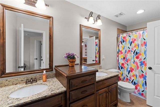 5898 S NATIONAL Drive, Parkville, MO 64152
