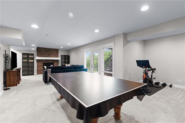 5898 S NATIONAL Drive, Parkville, MO 64152