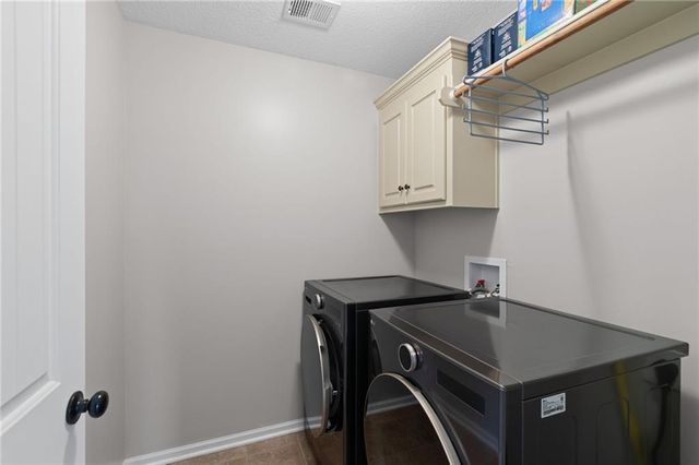 5898 S NATIONAL Drive, Parkville, MO 64152