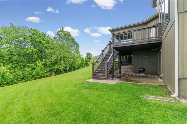 5898 S NATIONAL Drive, Parkville, MO 64152