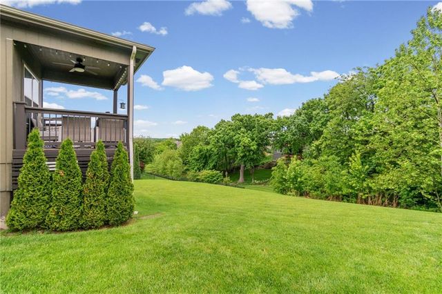 5898 S NATIONAL Drive, Parkville, MO 64152