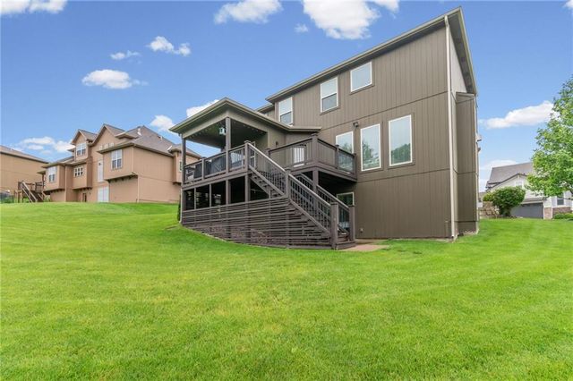 5898 S NATIONAL Drive, Parkville, MO 64152