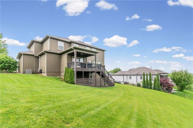 5898 S NATIONAL Drive, Parkville, MO 64152