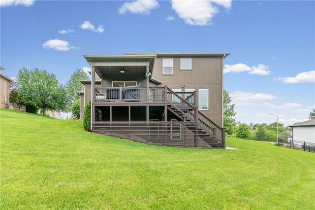 5898 S NATIONAL Drive, Parkville, MO 64152