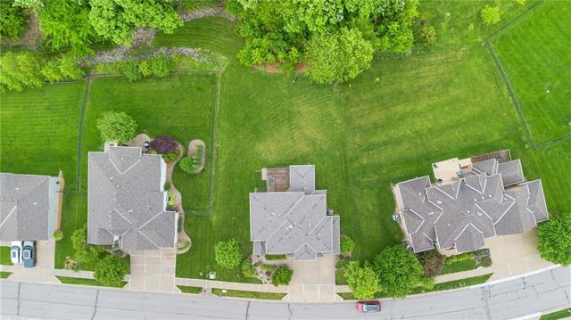 5898 S NATIONAL Drive, Parkville, MO 64152