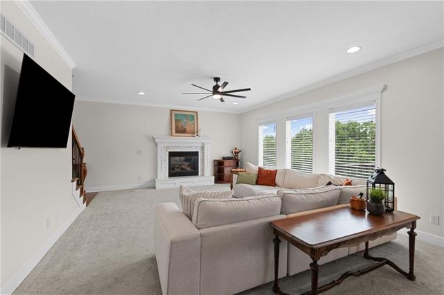 5898 S NATIONAL Drive, Parkville, MO 64152