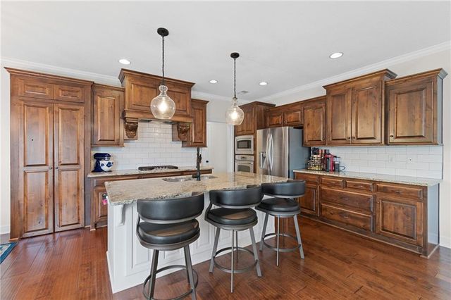 5898 S NATIONAL Drive, Parkville, MO 64152