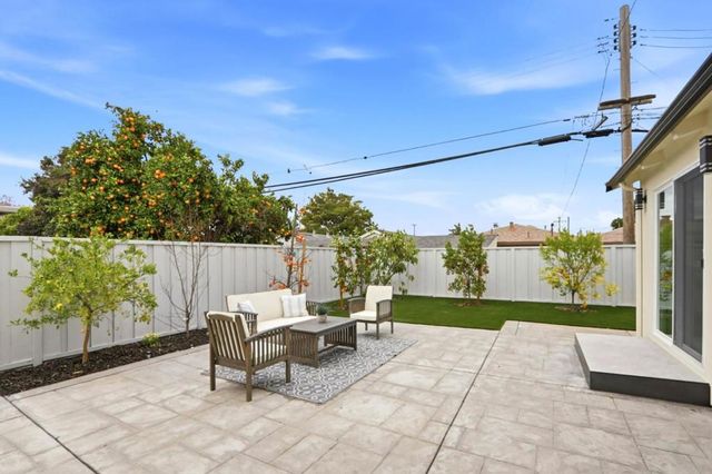 2121 Francis Avenue, Santa Clara, CA 95051