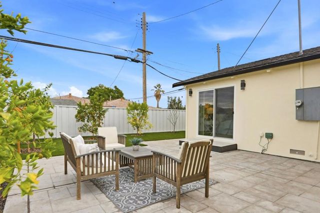 2121 Francis Avenue, Santa Clara, CA 95051