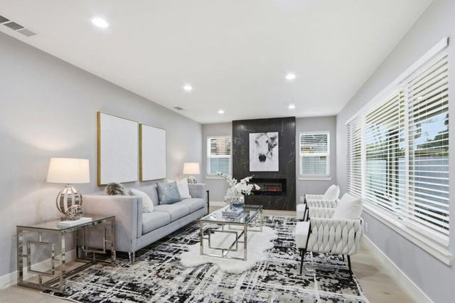 2121 Francis Avenue, Santa Clara, CA 95051