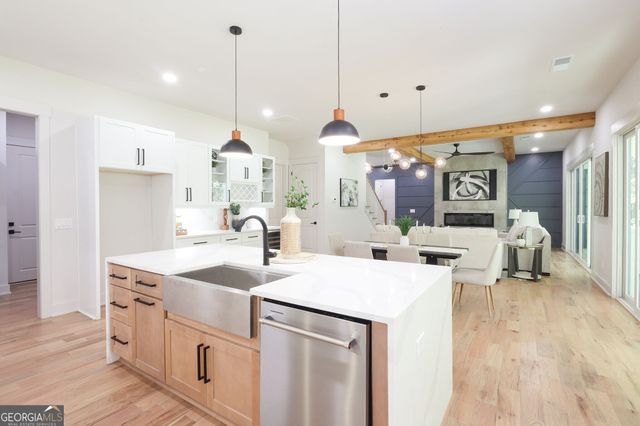 121 Forest Berry Court, Newnan, GA 30265