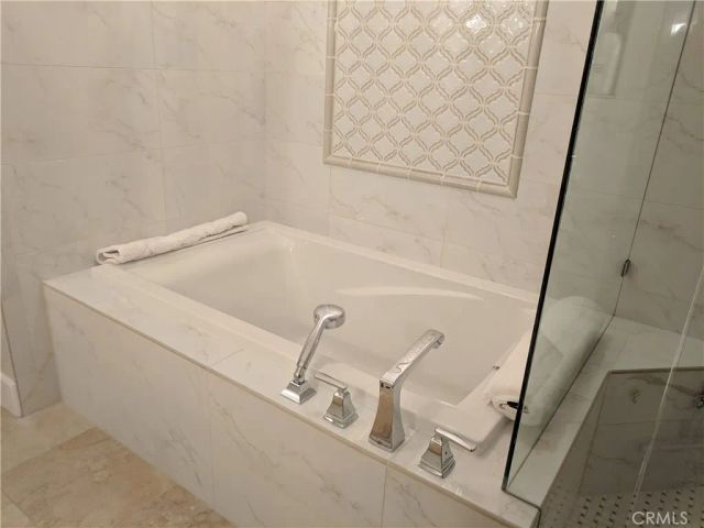 43695 Calle Las Brisas West, Palm Desert, CA 92211