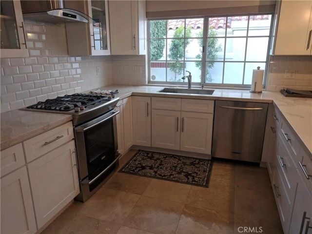 43695 Calle Las Brisas West, Palm Desert, CA 92211