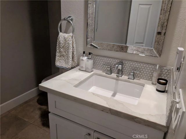 43695 Calle Las Brisas West, Palm Desert, CA 92211