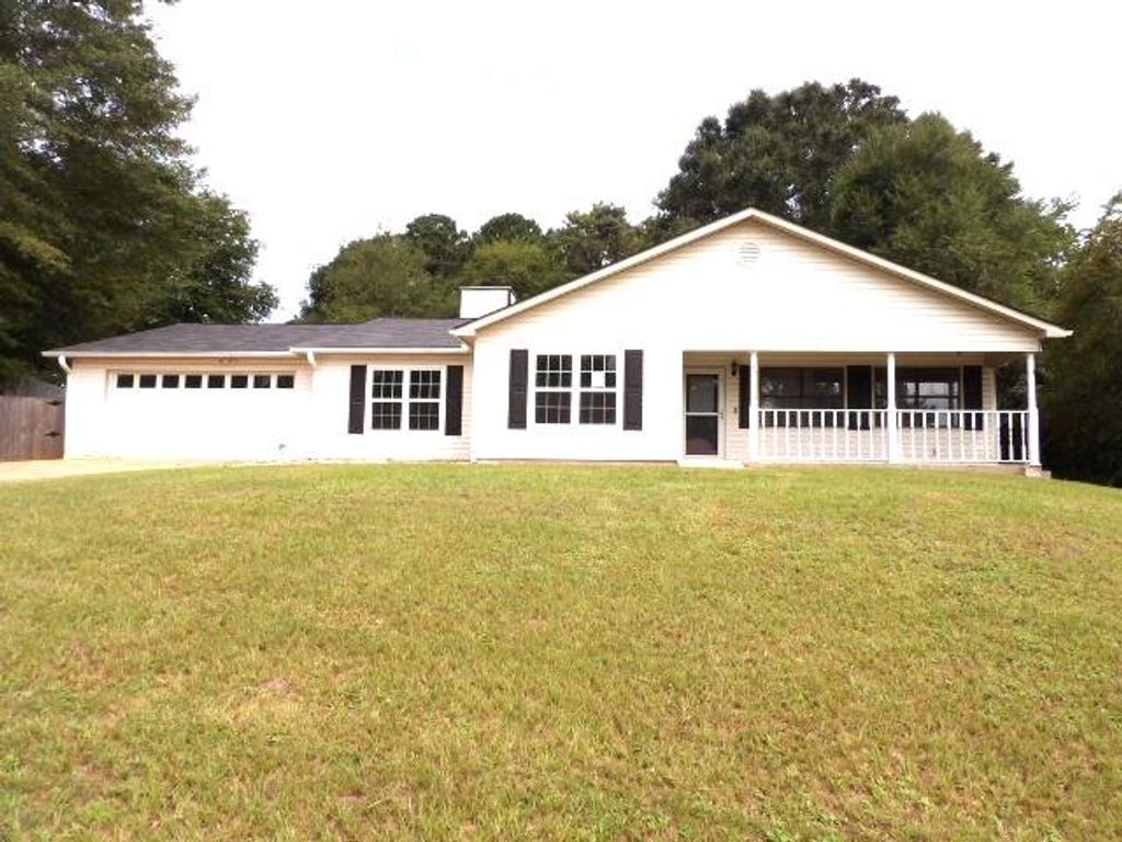 49 Lakeside Drive, Enterprise, AL 36330