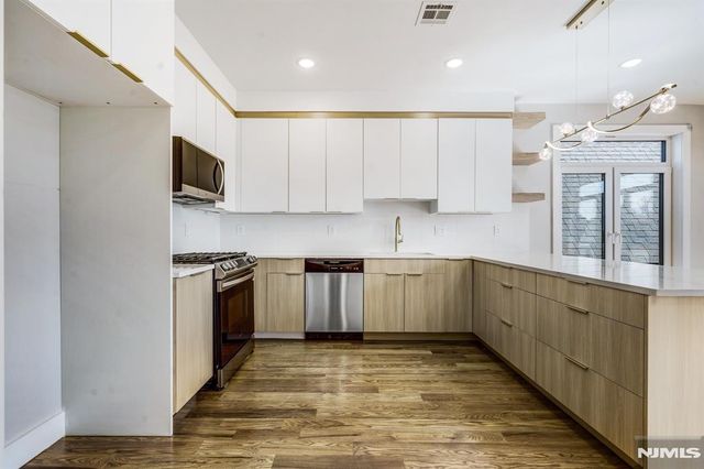 31 Grace Street, Irvington, NJ 07111