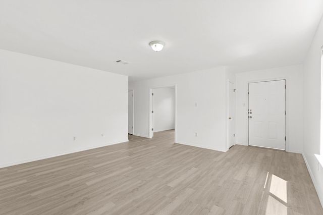 112 James Lin CIR, Kyle, TX 78640