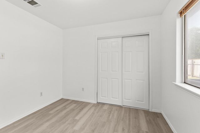112 James Lin CIR, Kyle, TX 78640
