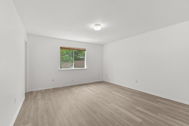 112 James Lin CIR, Kyle, TX 78640