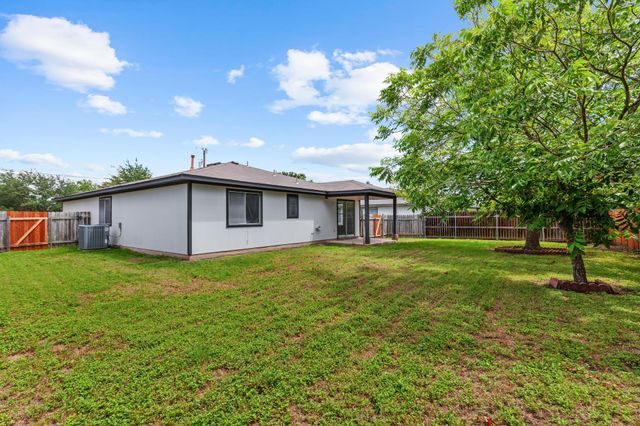 112 James Lin CIR, Kyle, TX 78640