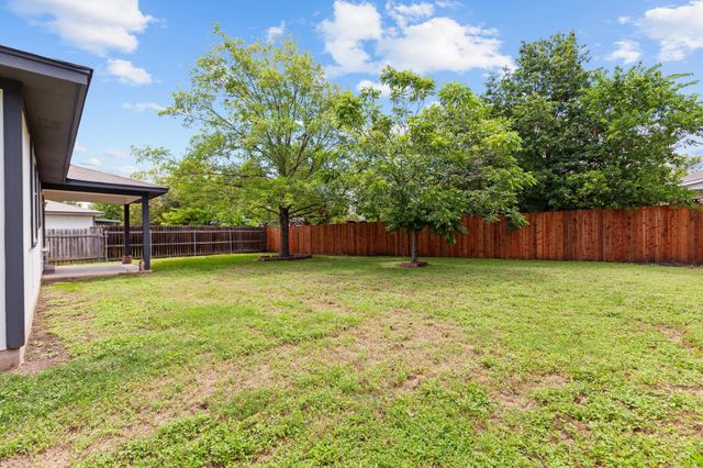 112 James Lin CIR, Kyle, TX 78640