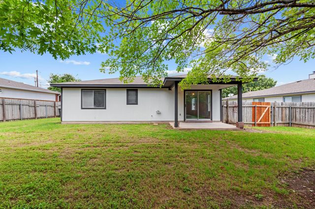 112 James Lin CIR, Kyle, TX 78640