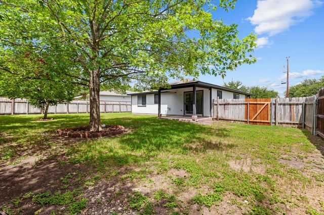 112 James Lin CIR, Kyle, TX 78640