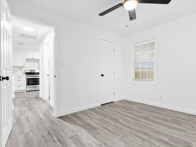 1008 Schieffer Avenue, Fort Worth, TX 76110
