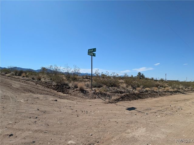 6198 W Joseph Drive, Golden Valley, AZ 86413