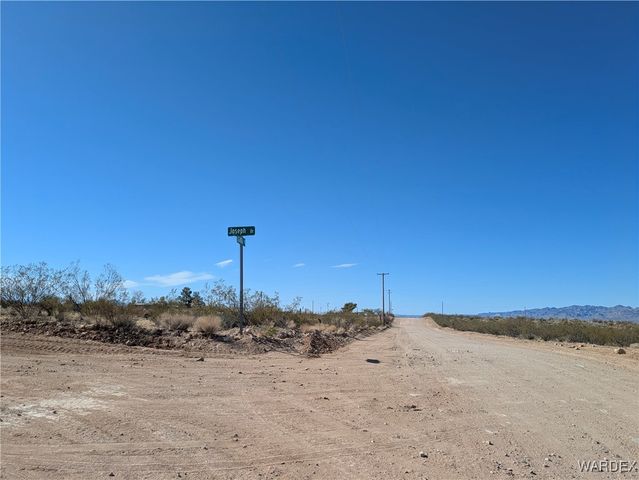 6198 W Joseph Drive, Golden Valley, AZ 86413