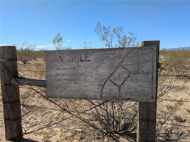 6198 W Joseph Drive, Golden Valley, AZ 86413