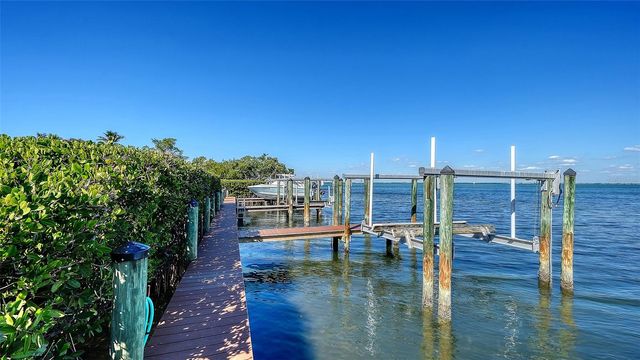 5422 SANDHAMN PLACE, Longboat Key, FL 34228