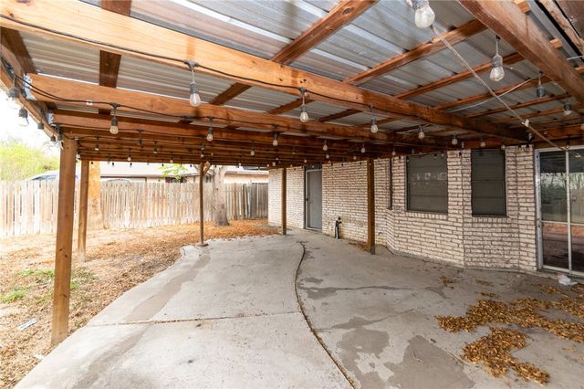 1709 Annette St, Kingsville, TX 78363