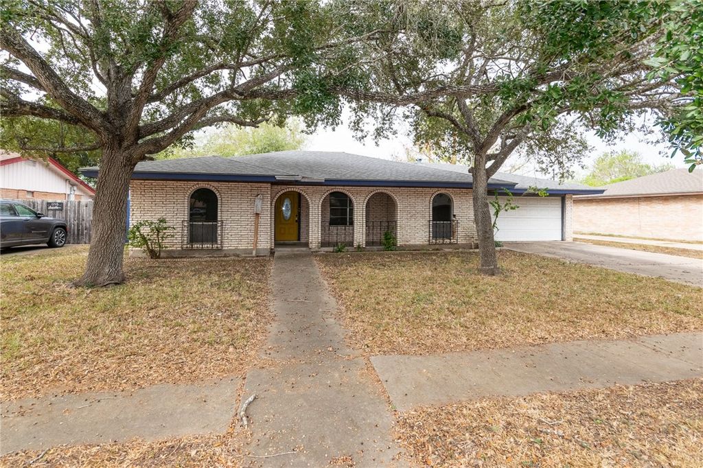 1709 Annette St, Kingsville, TX 78363