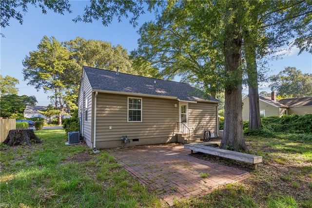 624 Sterling ST, Newport News, VA 23605