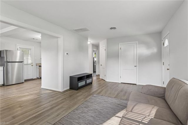624 Sterling ST, Newport News, VA 23605