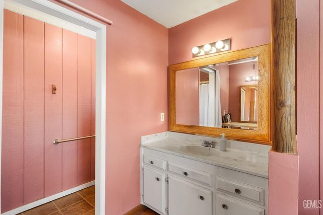 12925 Appaloosa Avenue, Bakersfield, CA 93314