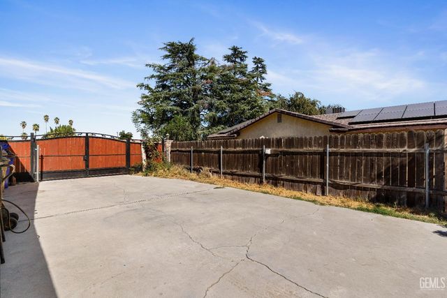 12925 Appaloosa Avenue, Bakersfield, CA 93314