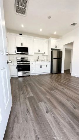 7918 Hazeltine Avenue, Panorama City, CA 91402