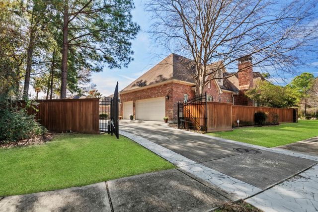 34 Kerloch Point, Spring, TX 77379