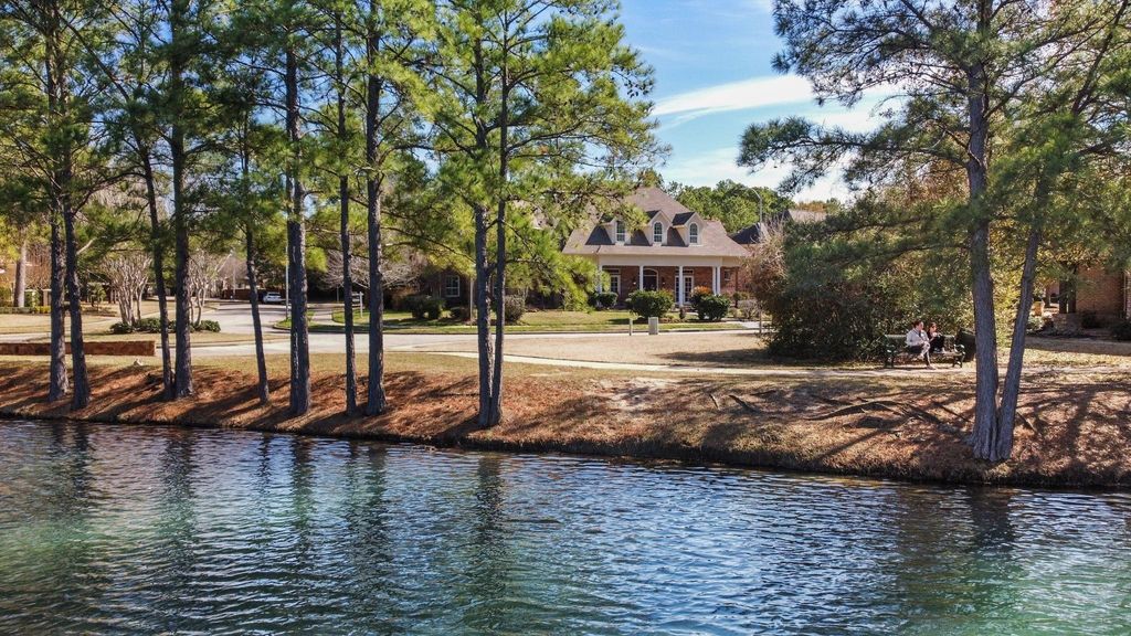 34 Kerloch Point, Spring, TX 77379
