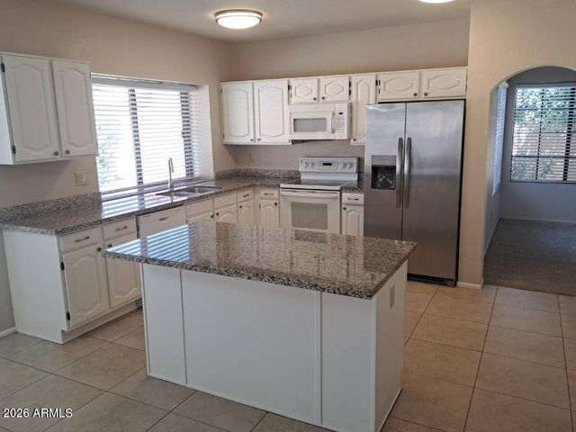 98 E EVELYN Lane, Tempe, AZ 85284