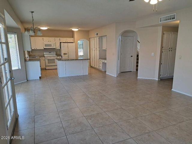 98 E EVELYN Lane, Tempe, AZ 85284