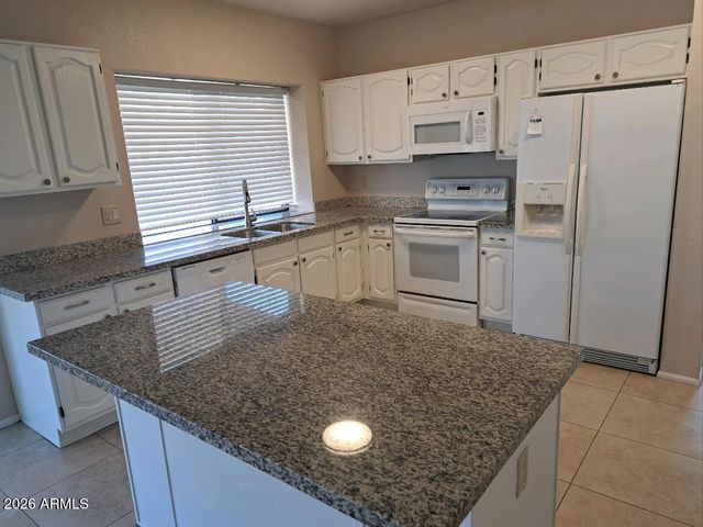 98 E EVELYN Lane, Tempe, AZ 85284